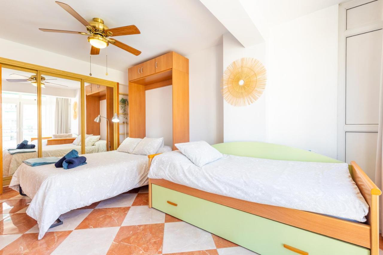 Sunny Seaside Apartment Arroyo De La Miel Exterior photo